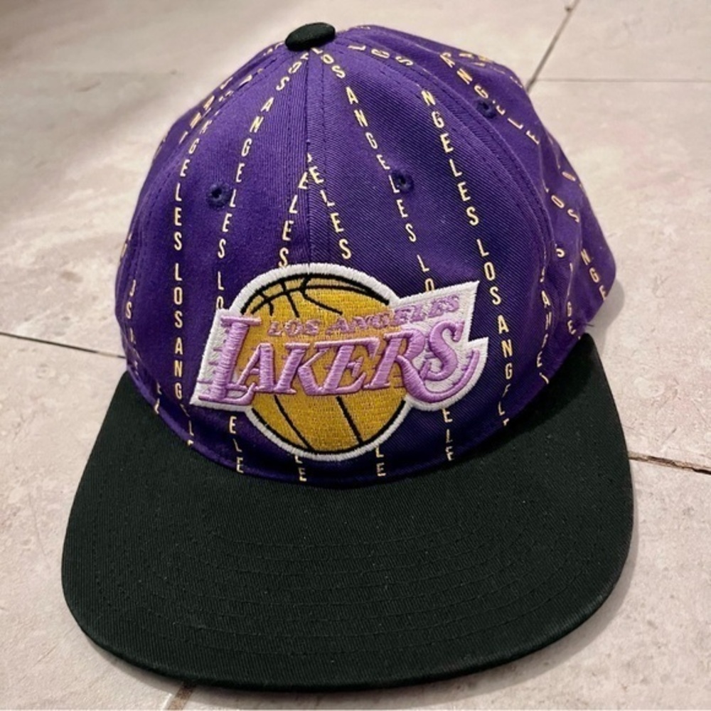 3/25$💥 Los Angeles Lakers NBA Mitchell & Ness Men Purple City Pinstripe Snapback
